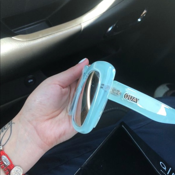 Quay Sunnies Worn Once - Picture 4 of 4